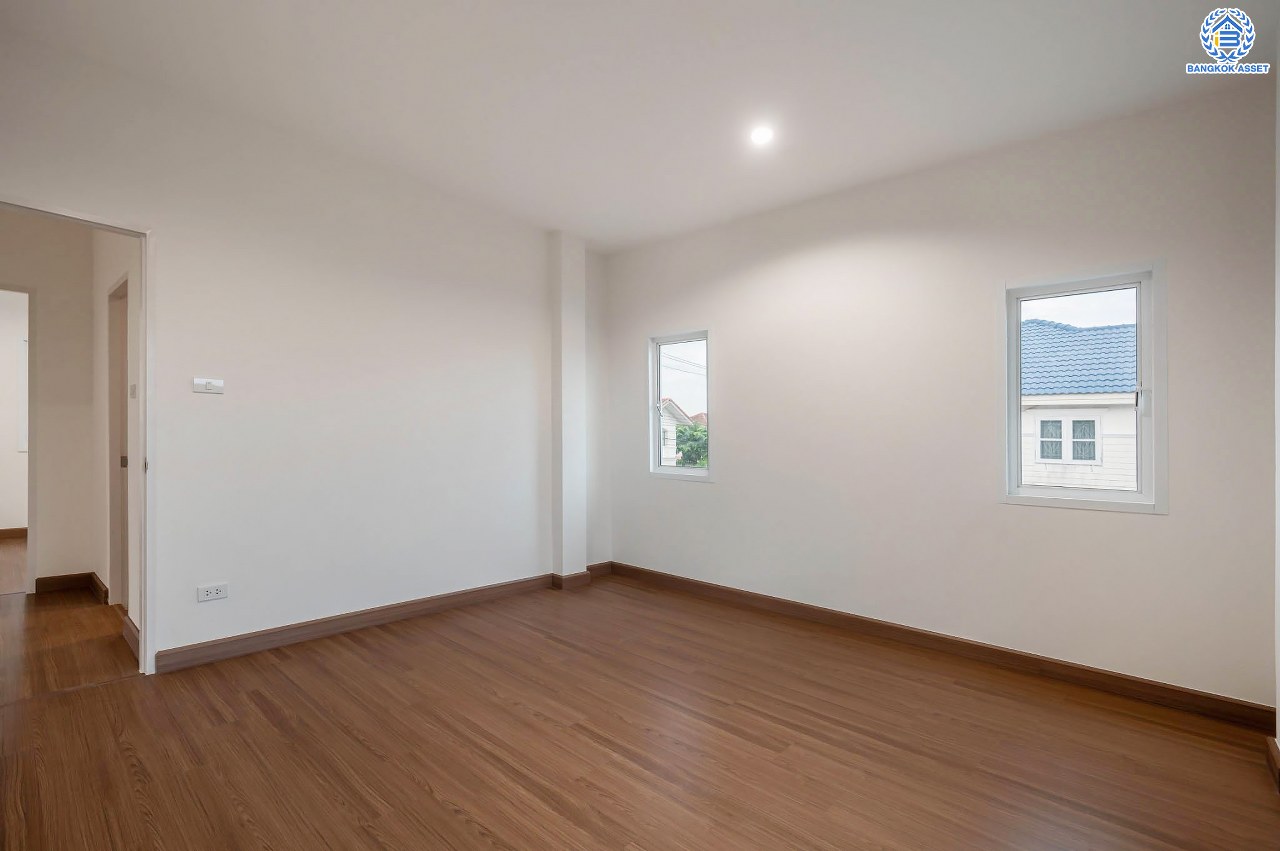 บ้านมือสองตกแต่งใหม่ โครงการ นาราภิรมย์ พุทธมณฑลสาย3 ตกแต่งหรูหรา เนื้อที่ 100 ตร.ว. พื้นที่ใช้สอย 218.73 ตร.ม. ฟังก์ชัน 3 ห้องนอน 4 ห้องน้ำ 1 ห้องแม่บ้าน จอดรถได้ 2 คัน บนทำเลเชื่อมต่อเมือง ใกล้เซ็นทรัลศาลายา, เดอะมอลล์บางแค และทางคู่ขนานลอยฟ้าบรมราชชนนี รายล้อมด้วยสิ่งอำนวยความสะดวกครบ